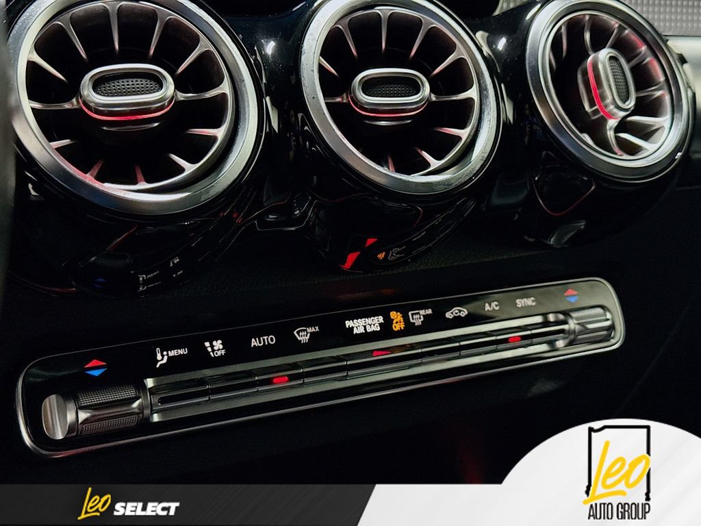 Used 2021 Mercedes-Benz GLB 250 4MATIC w/ Premium Package image 18