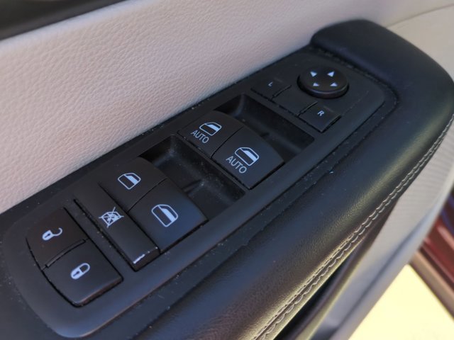 Used 2021 Chrysler Pacifica Touring-L w/ Premium & Safety Sphere Group image 9