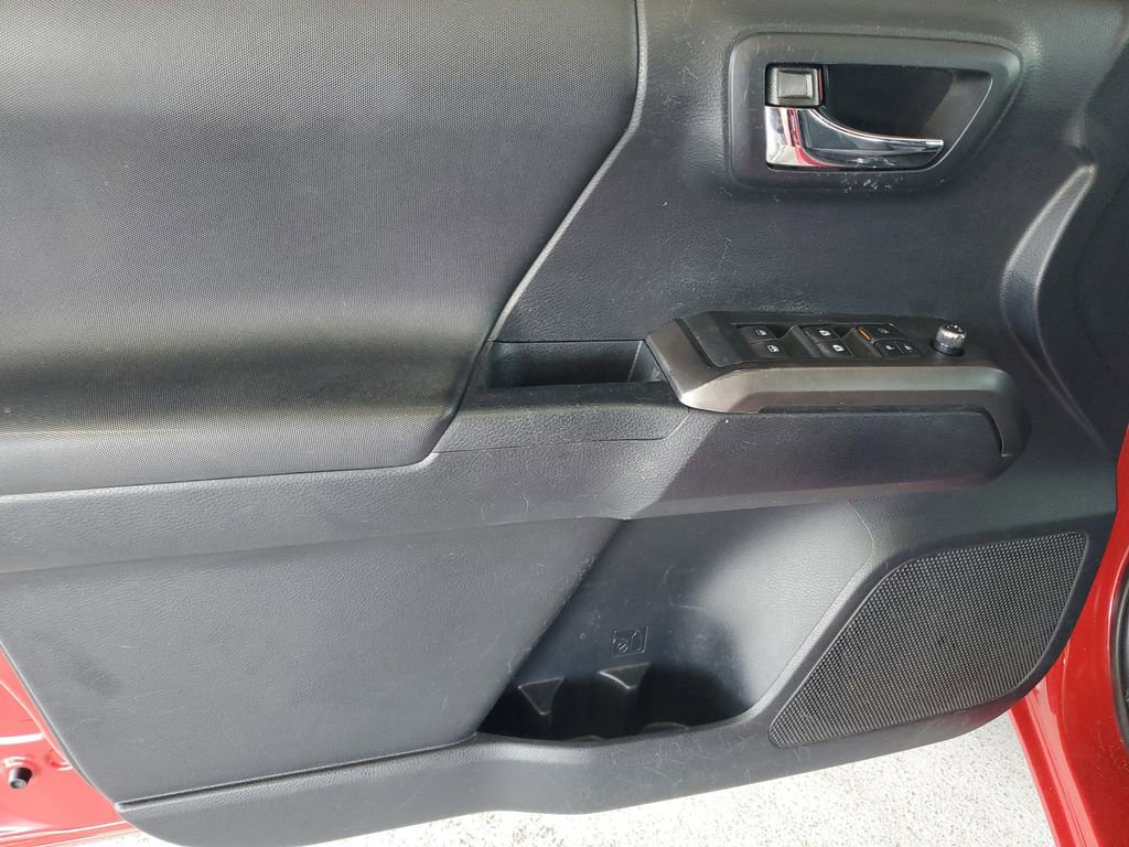 Used 2018 Toyota Tacoma TRD Off-Road AWD/4WD image 14