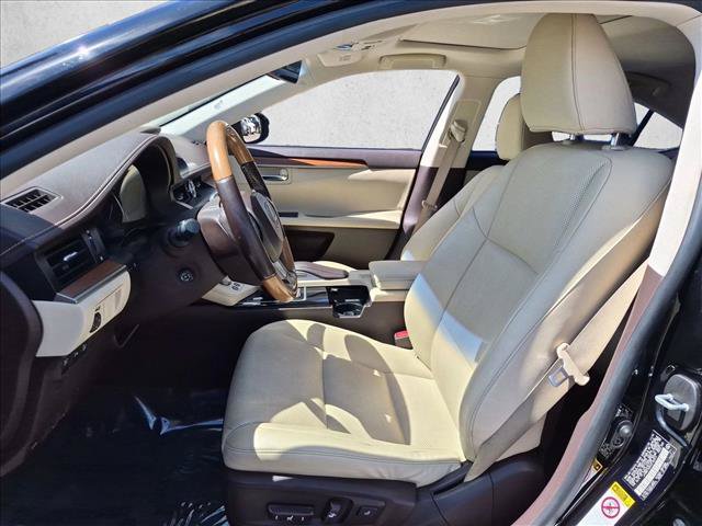 Used 2017 Lexus ES 300h w/ Navigation System Package FWD image 15
