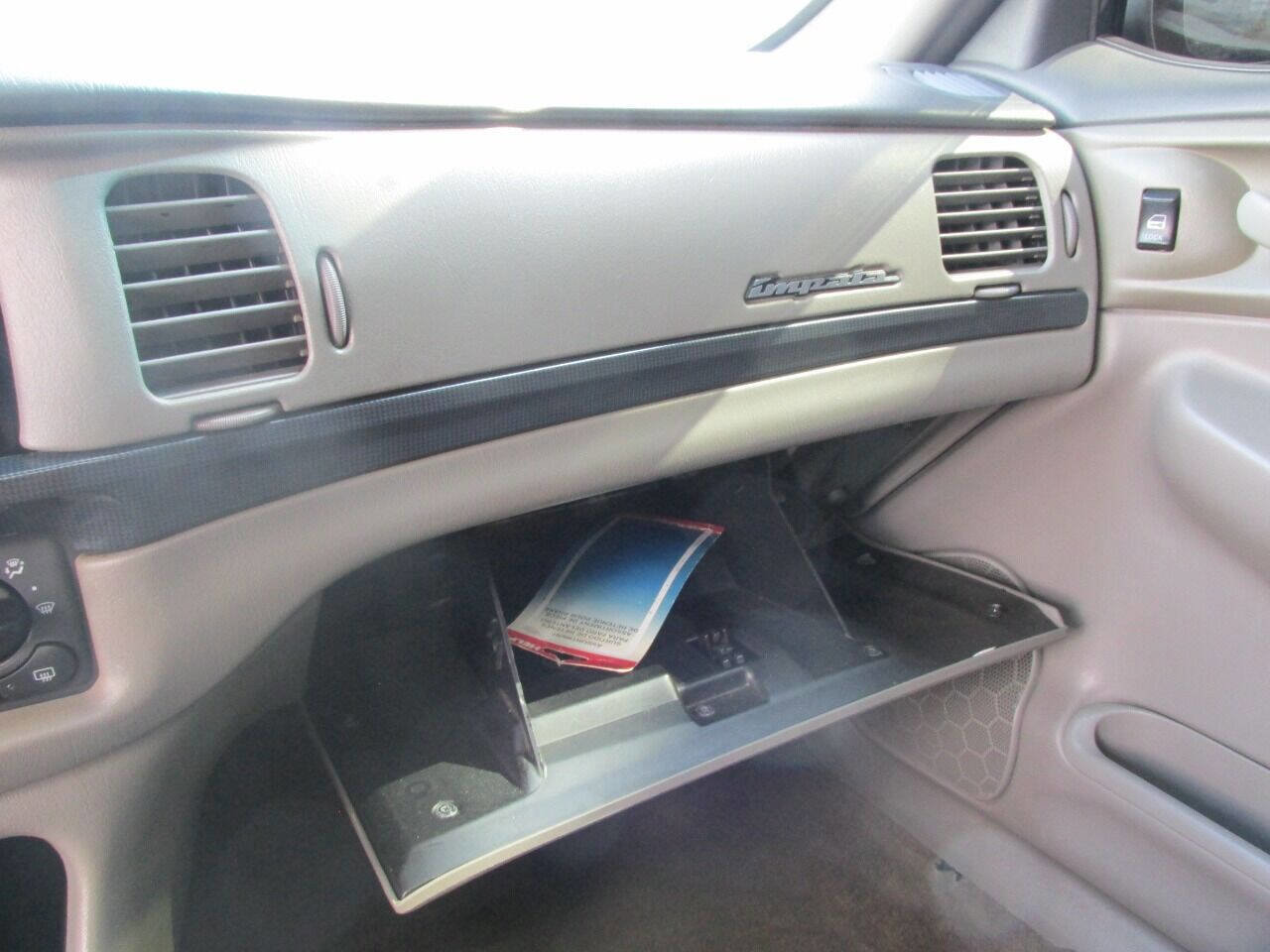 Used 2005 Chevrolet Impala SS w/ Sun And Sound Package image 36