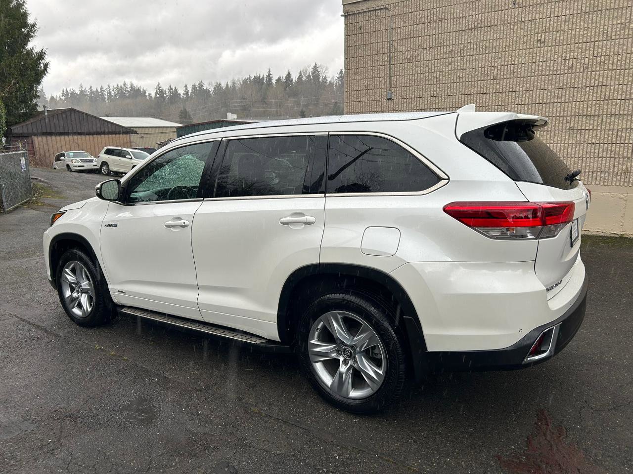 Used 2017 Toyota Highlander Limited w/ Carpet Mat Package image 7