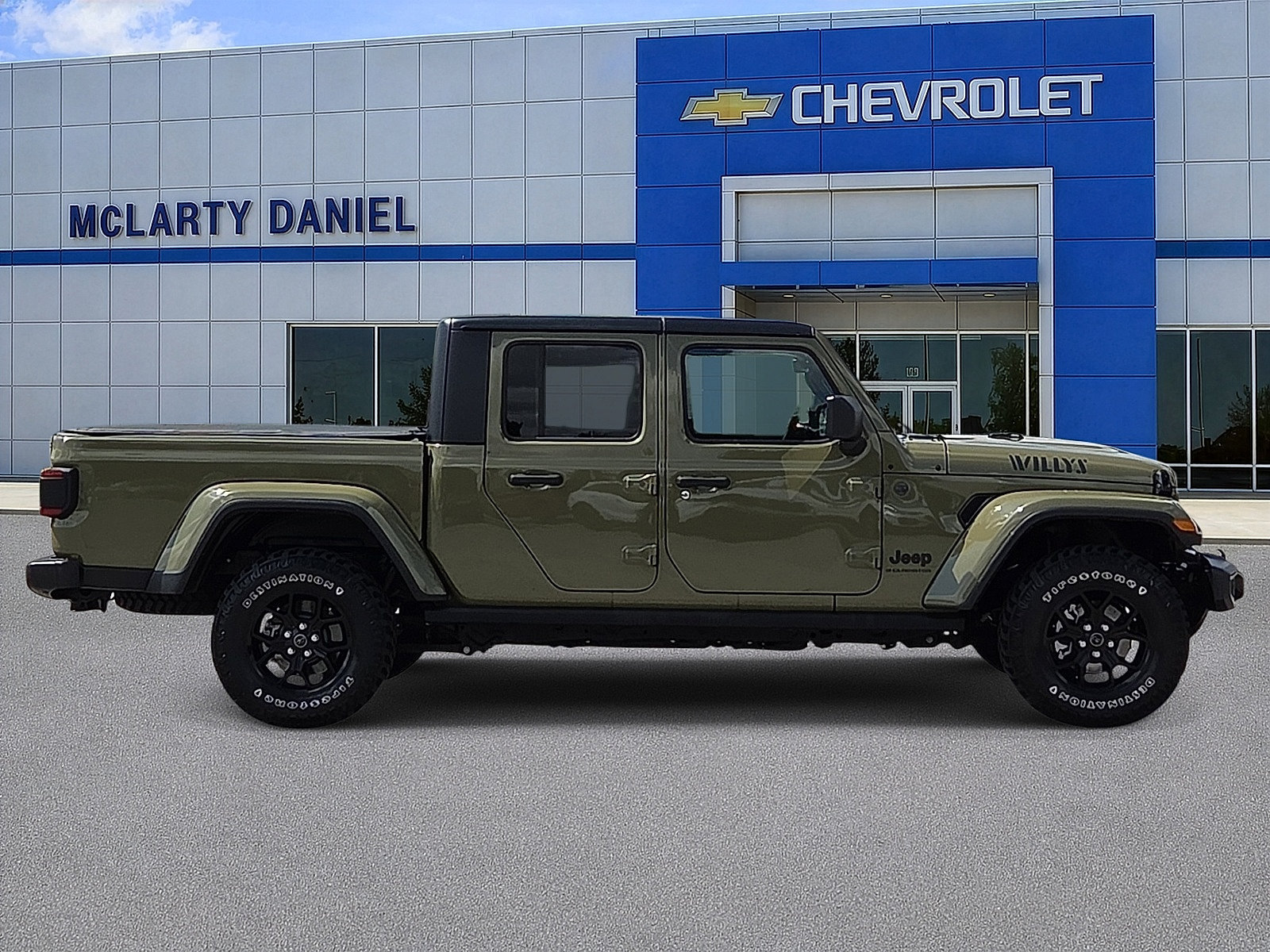 Used 2025 Jeep Gladiator Sport AWD/4WD image 6