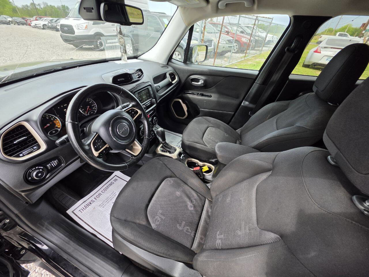 Used 2016 Jeep Renegade Latitude w/ Popular Equipment Group FWD image 3