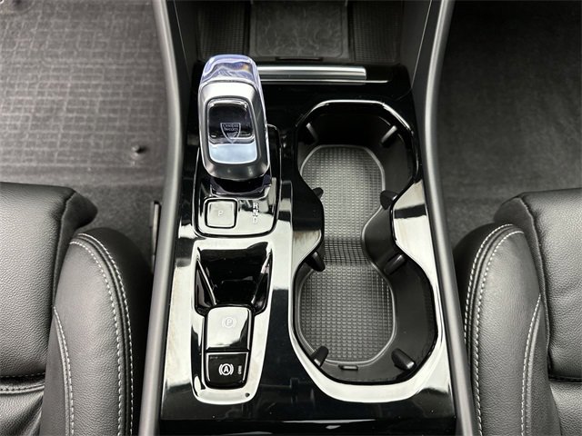 Certified 2024 Volvo XC40 B5 Plus w/ Protection Package Premier image 20