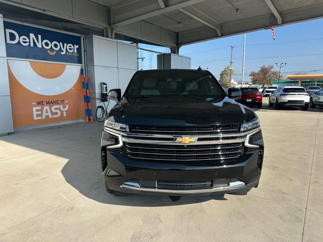 Used 2022 Chevrolet Tahoe LT w/ Luxury Package AWD/4WD image 3