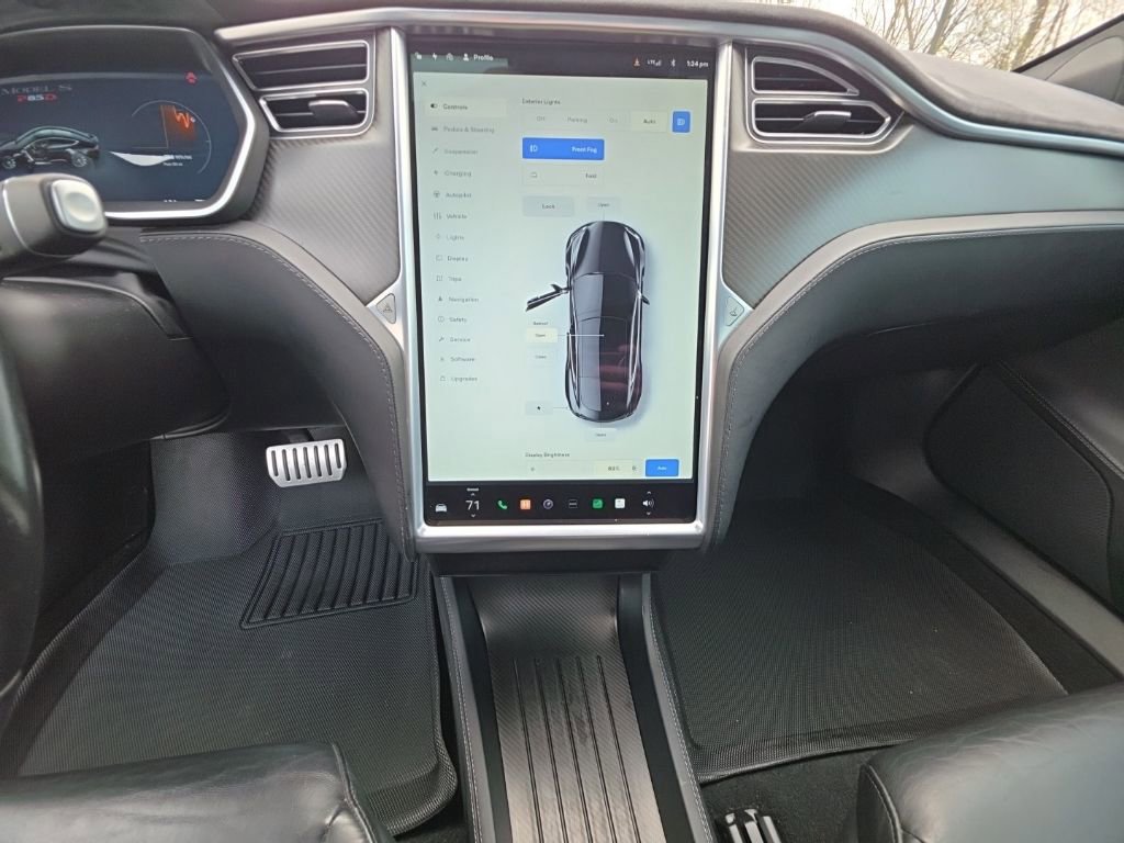 Used 2015 Tesla Model S 85D image 30
