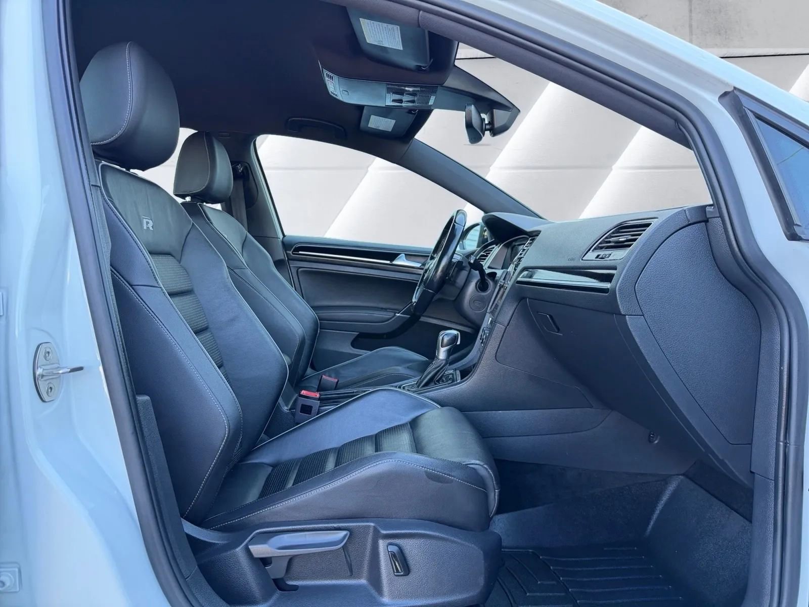 Used 2018 Volkswagen Golf R 4-Door AWD/4WD image 20
