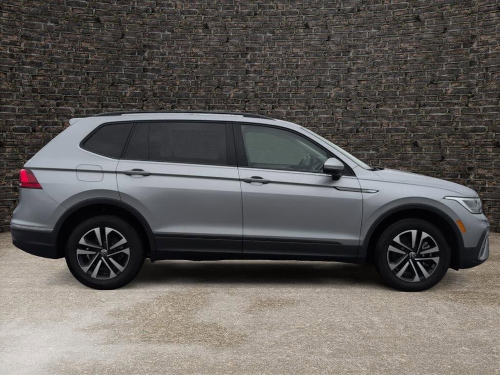 Used 2024 Volkswagen Tiguan S image 3
