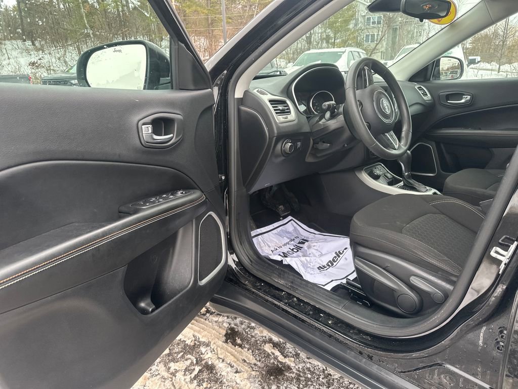 Used 2021 Jeep Compass Sport image 5