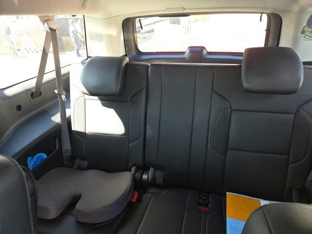 Used 2018 Chevrolet Suburban Premier AWD/4WD image 7