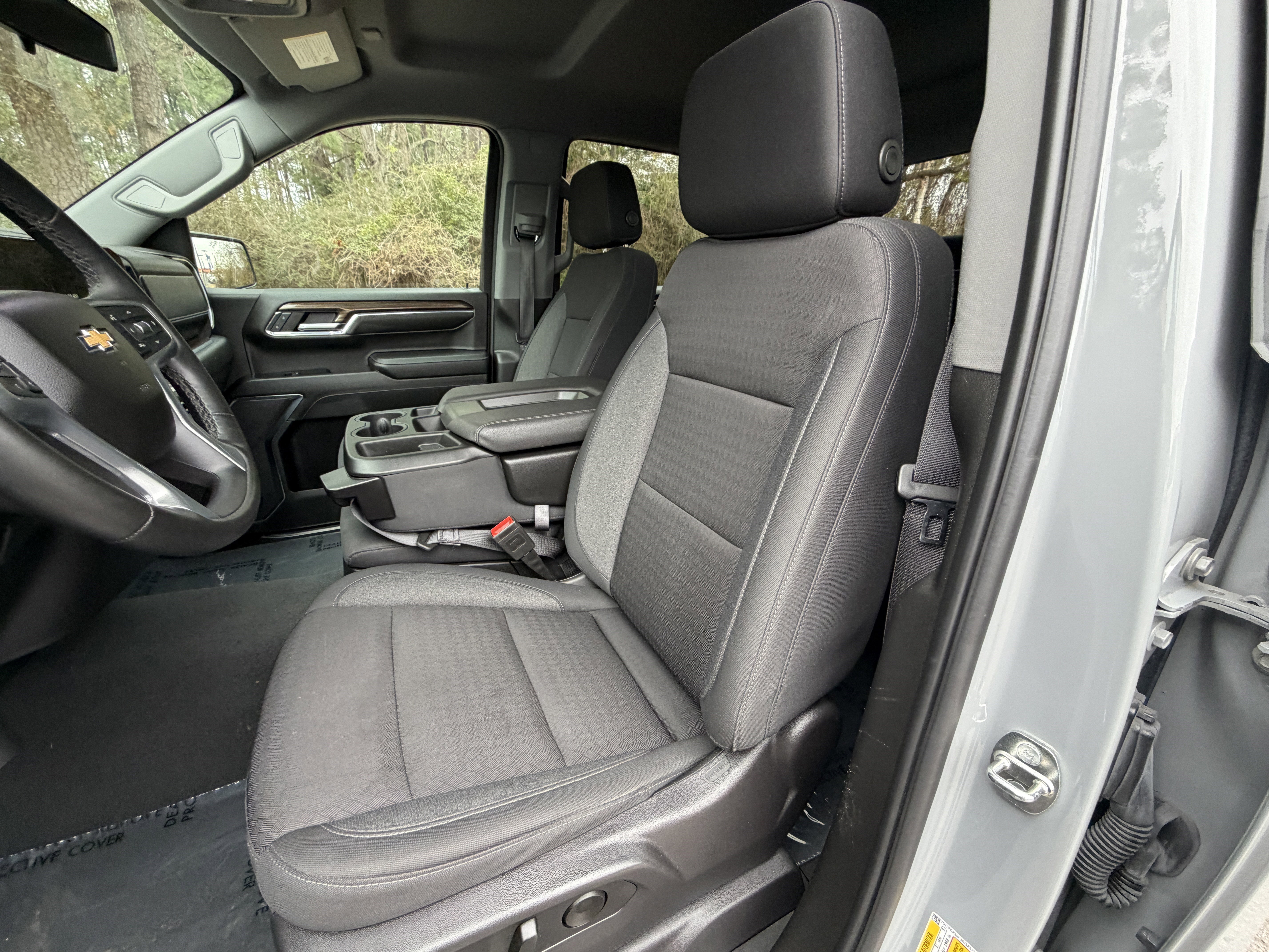 Used 2024 Chevrolet Silverado 1500 LT AWD/4WD image 16