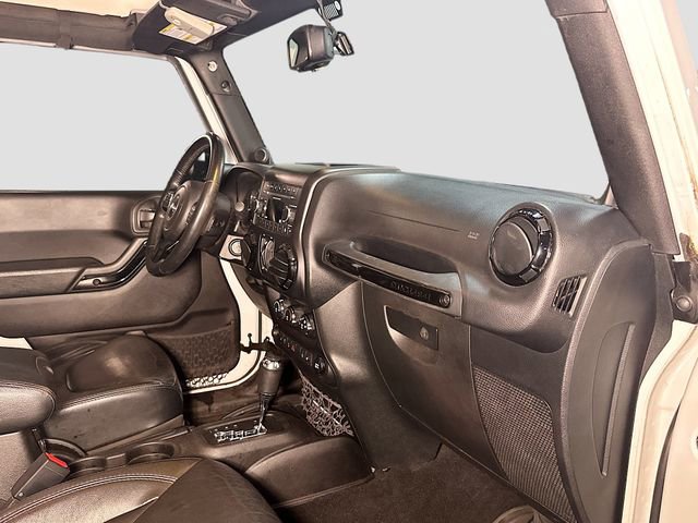 Used 2014 Jeep Wrangler Unlimited Sahara image 26
