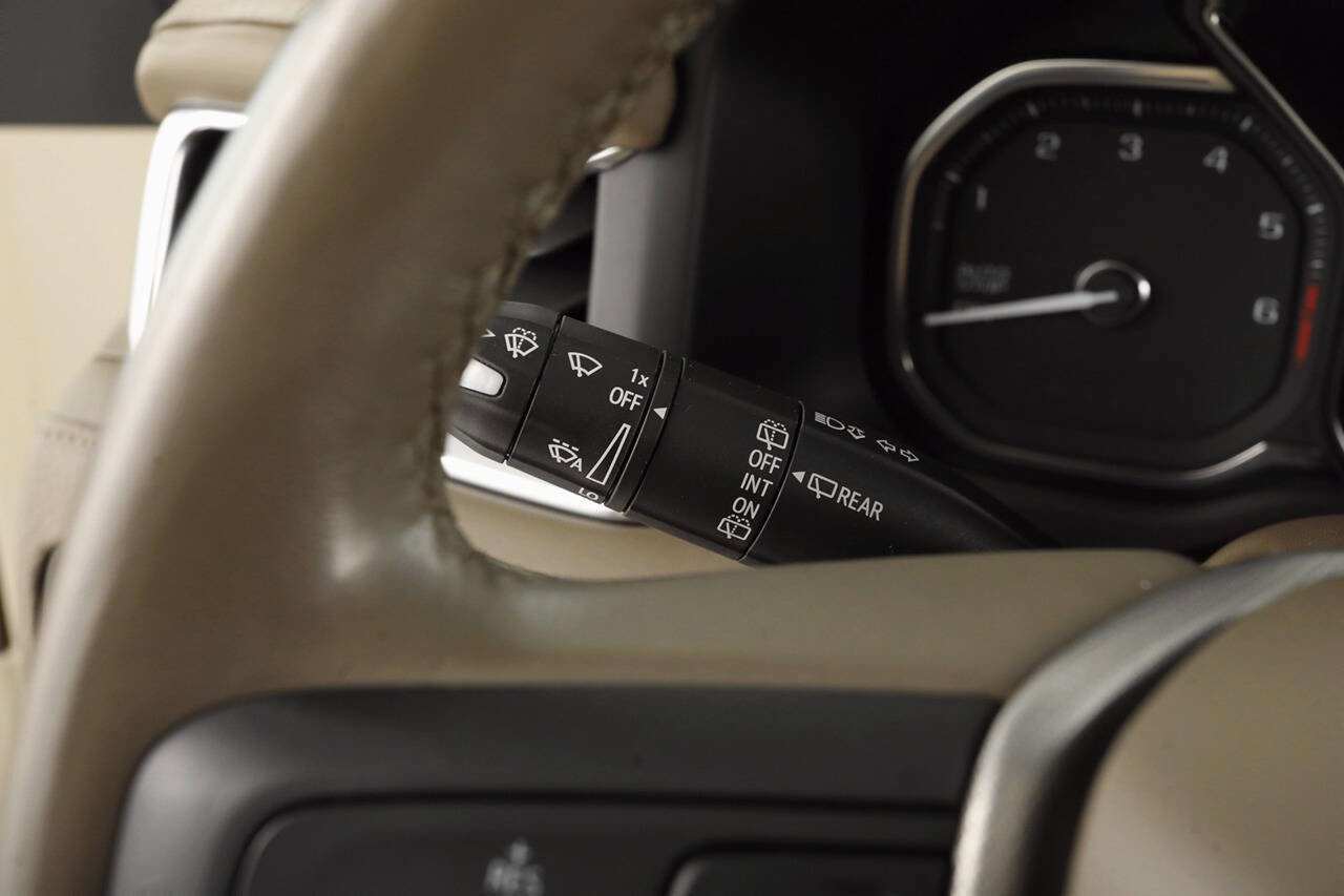 Used 2021 GMC Yukon Denali w/ Denali Premium Package image 24