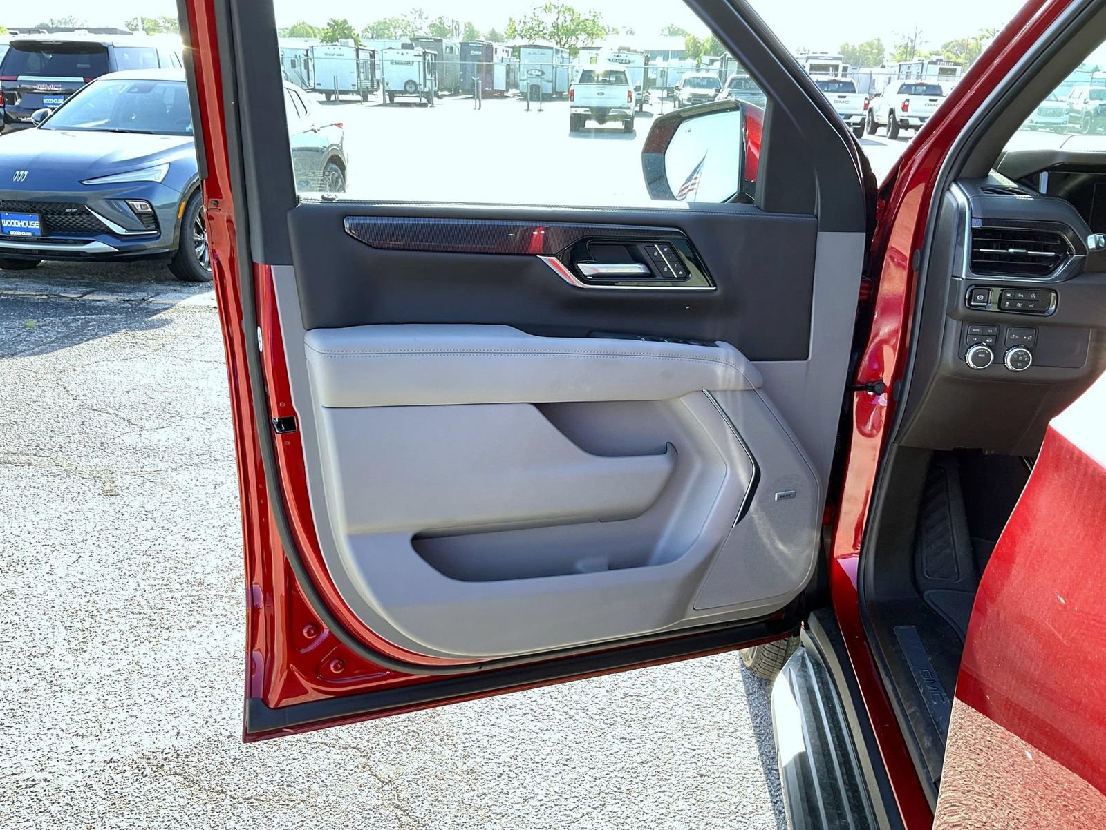 New 2026 GMC Yukon XL Elevation AWD/4WD image 9