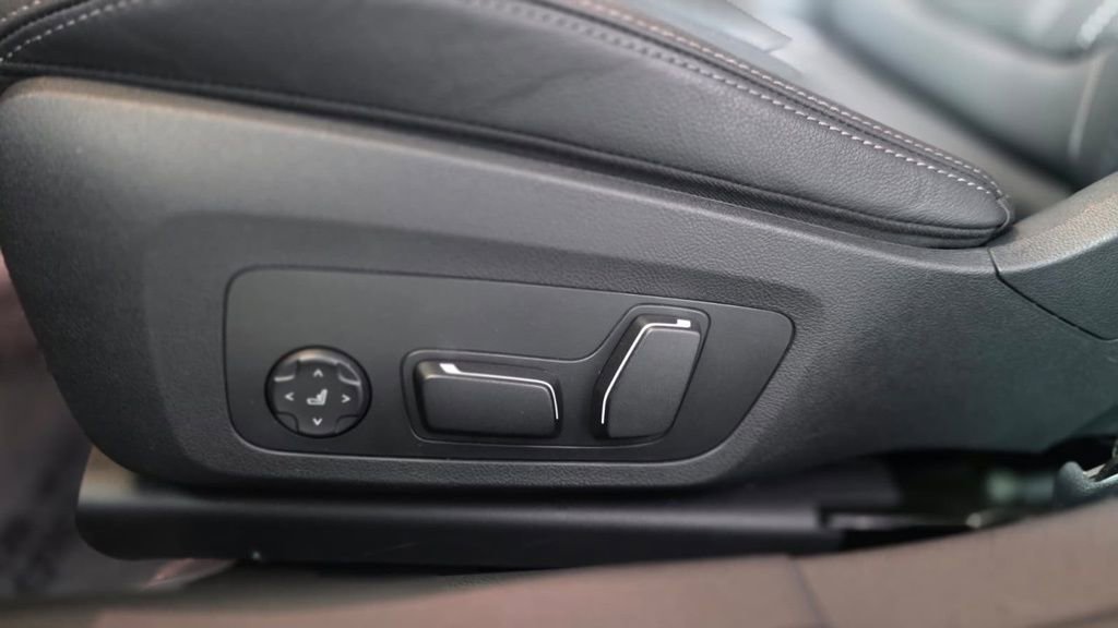 Used 2025 BMW 430i xDrive w/ M Sport Package image 19