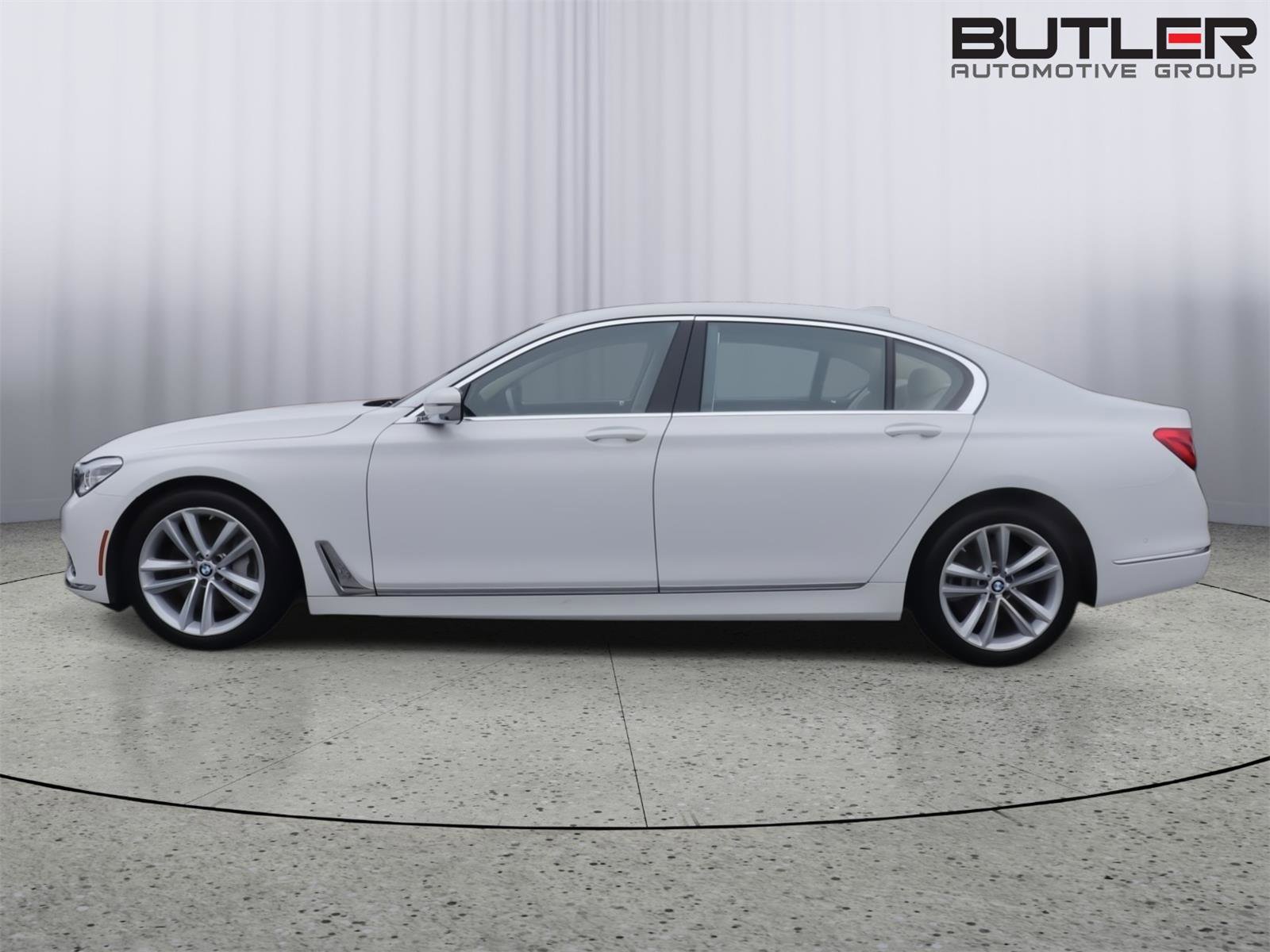Used 2016 BMW 750i image 4
