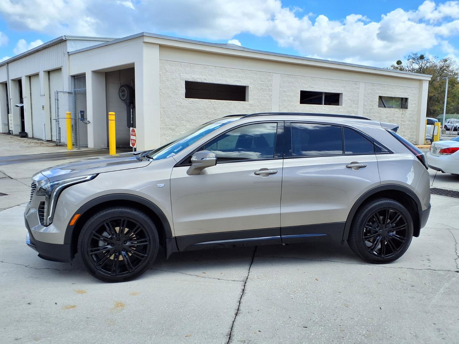 Used 2023 Cadillac XT4 Sport image 2