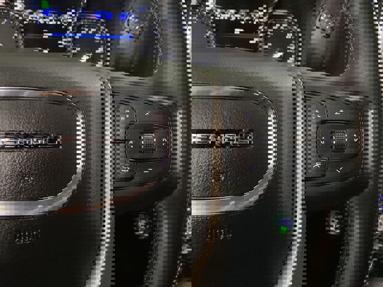 Used 2023 GMC Sierra 2500 Denali w/ Denali Ultimate Package AWD/4WD image 21