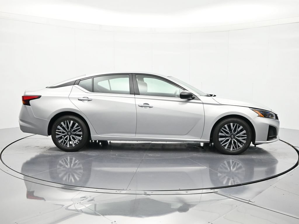 Certified 2025 Nissan Altima 2.5 SV FWD image 4