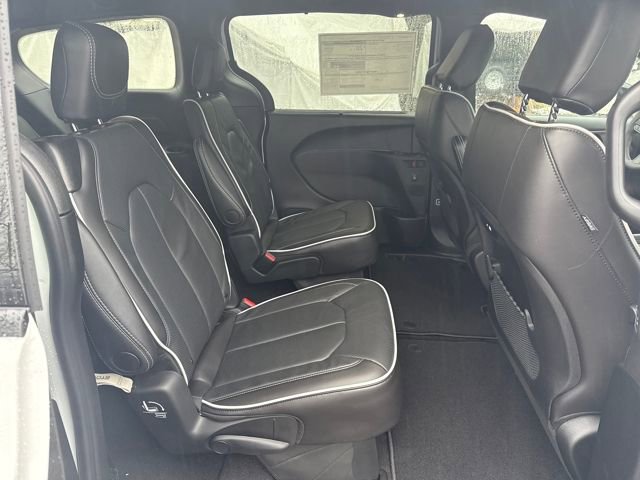 New 2026 Chrysler Pacifica Limited w/ S Appearance Package image 10