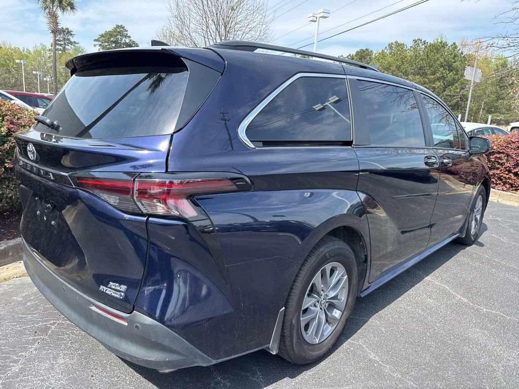 Used 2024 Toyota Sienna XLE image 3
