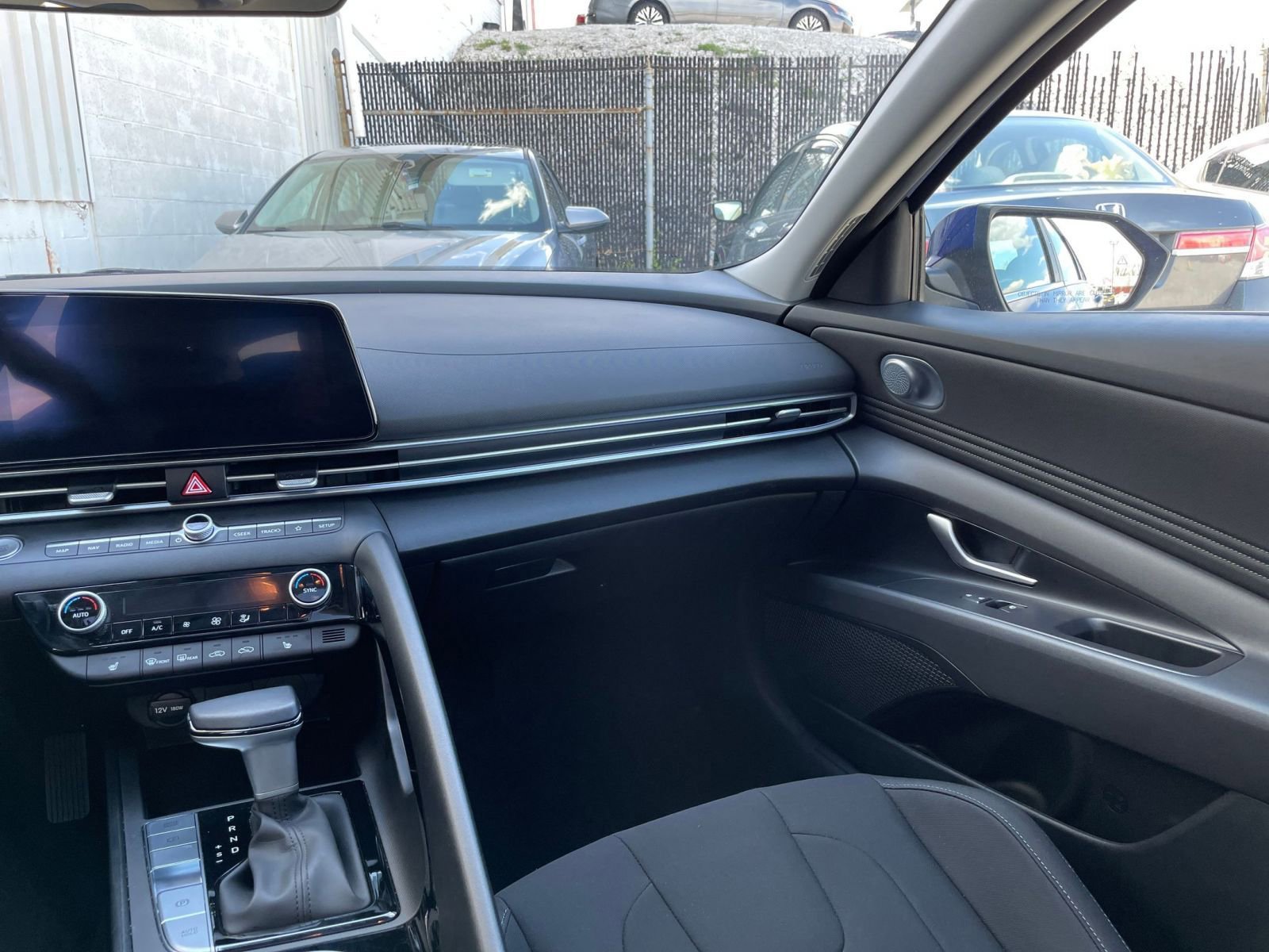 Used 2025 Hyundai Elantra SEL image 37