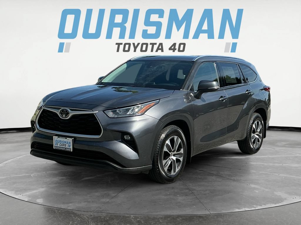 Used 2020 Toyota Highlander XLE AWD/4WD image 3