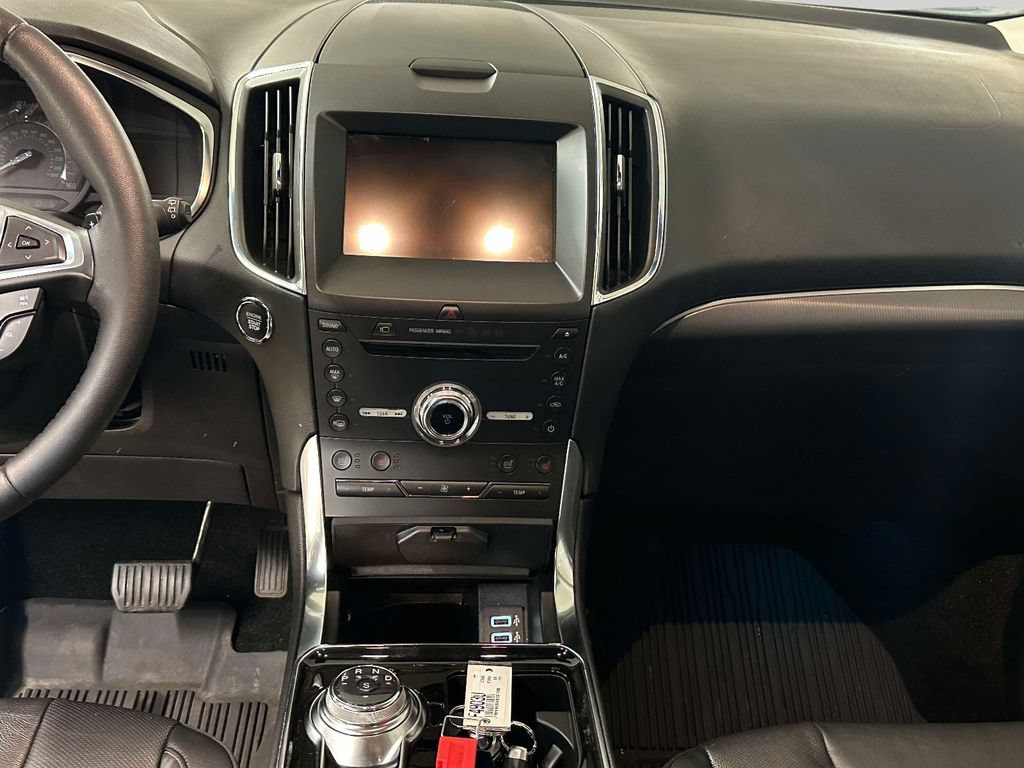 Used 2019 Ford Edge Titanium w/ Equipment Group 301A AWD/4WD image 25