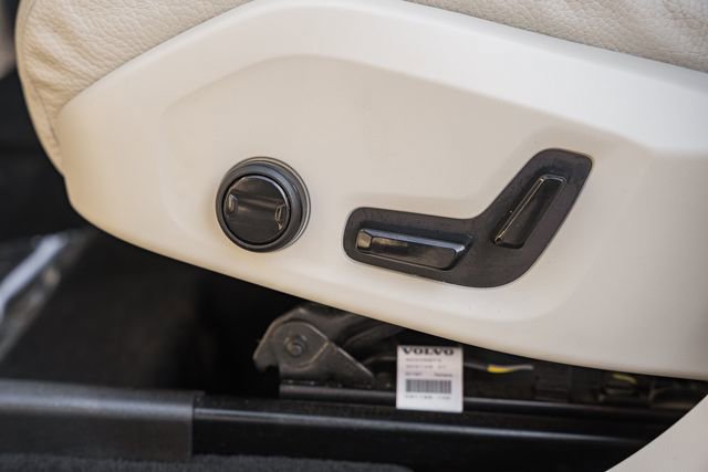 Used 2023 Volvo XC60 T8 Plus image 32