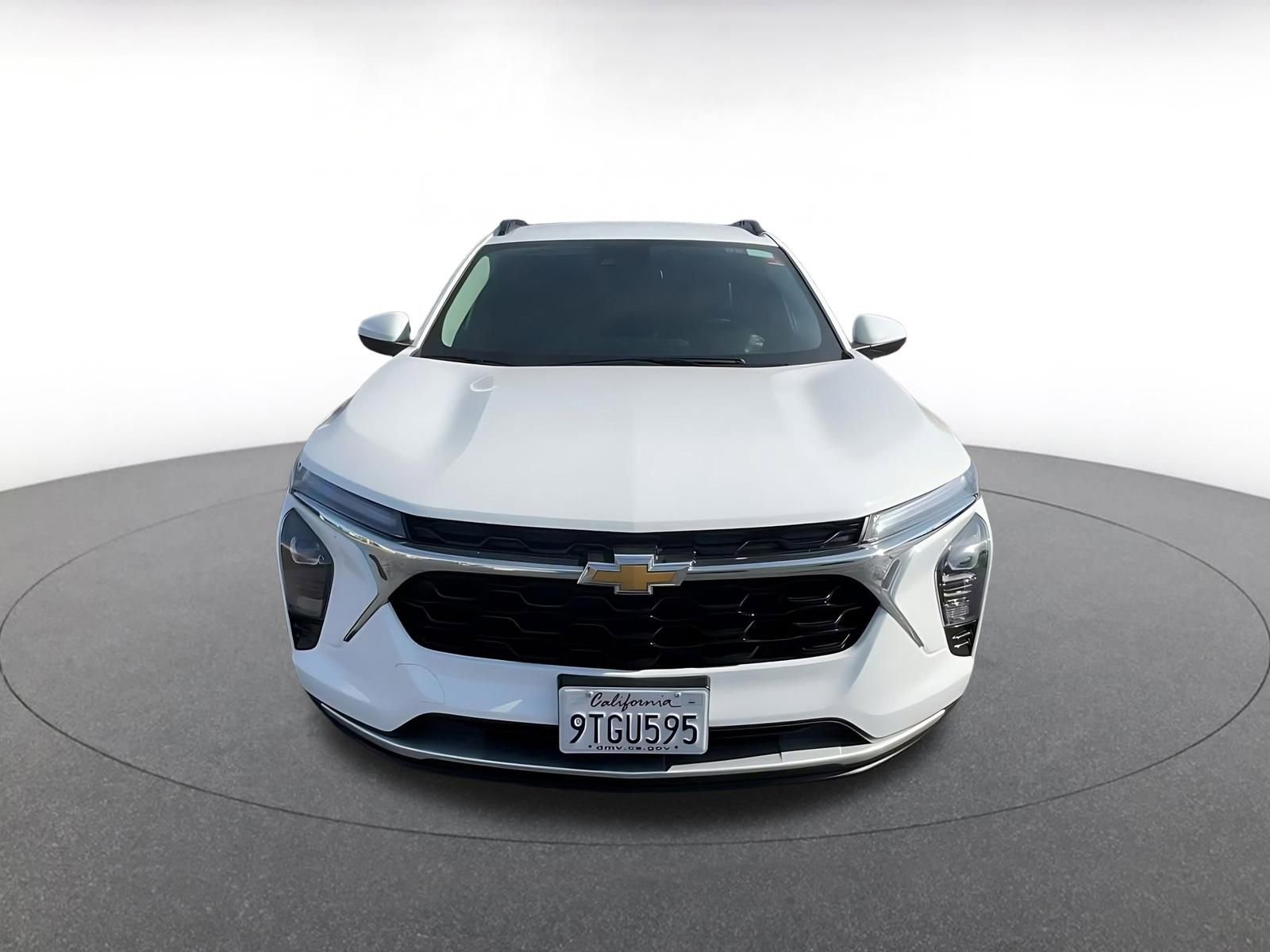 Used 2025 Chevrolet Trax LT w/ LT Convenience Package image 4