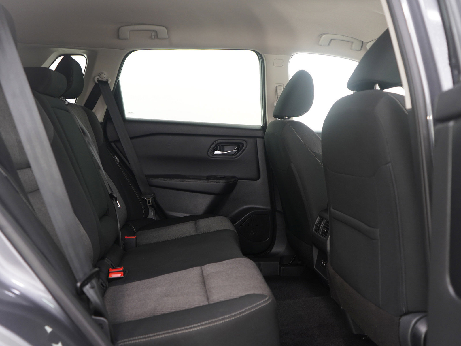 Used 2025 Nissan Rogue SV image 12