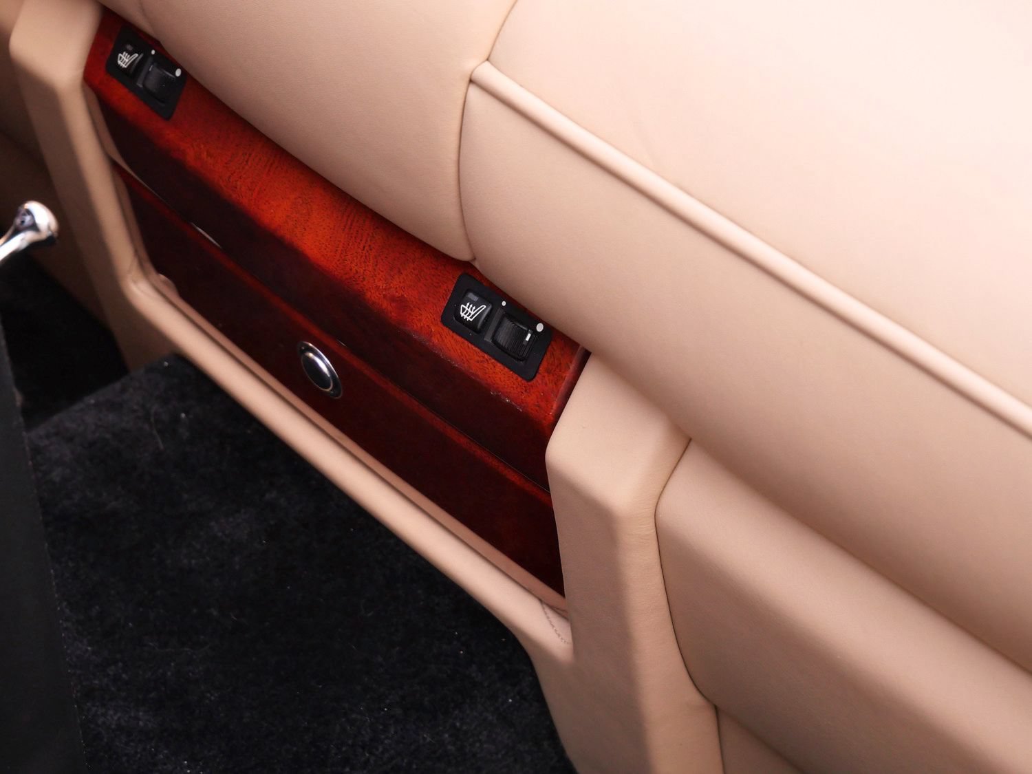 Used 2013 Rolls-Royce Phantom Drophead Coupe RWD image 29
