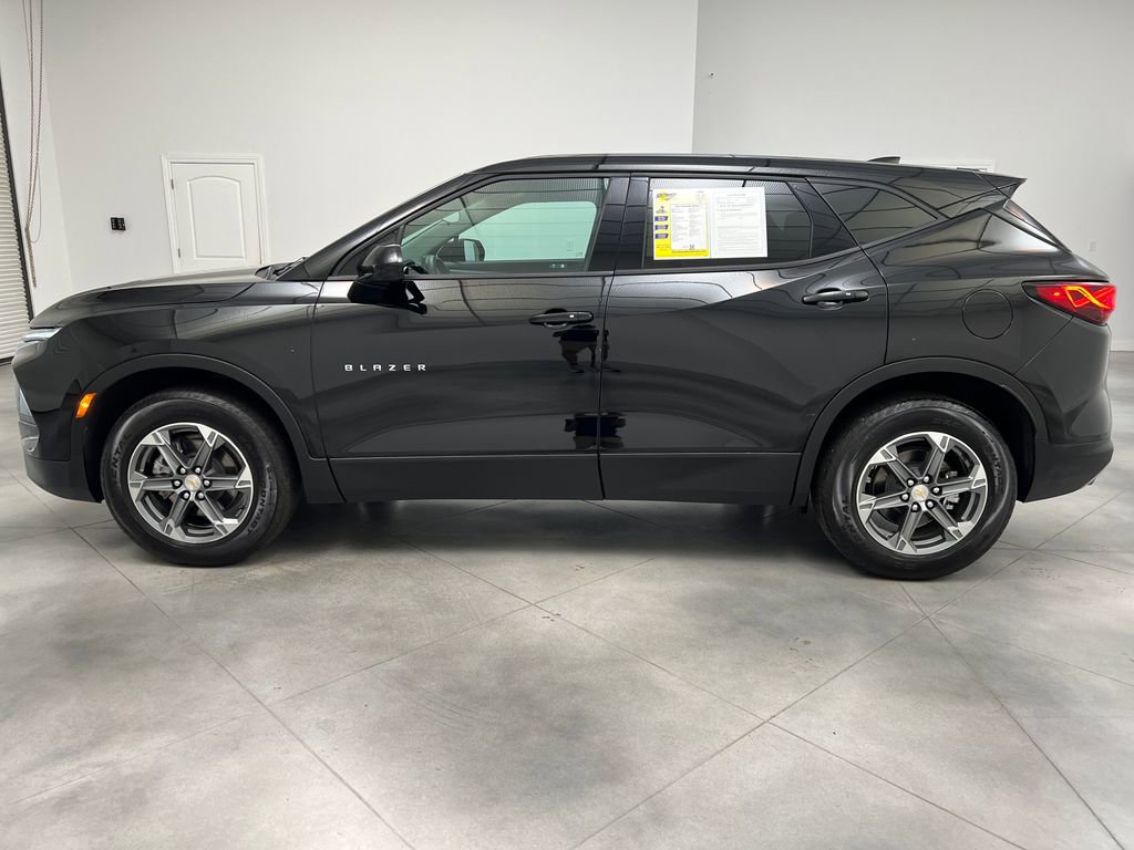 Used 2025 Chevrolet Blazer LT image 4