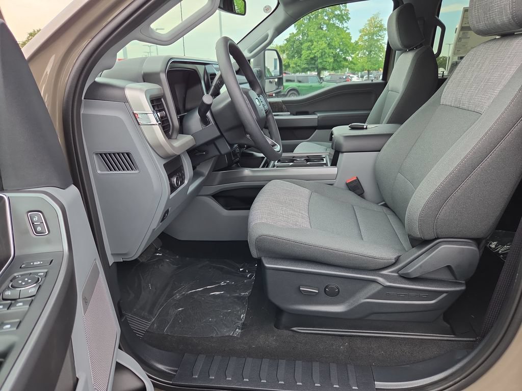New 2027 Ford F250 XLT w/ XLT Premium Package AWD/4WD image 18