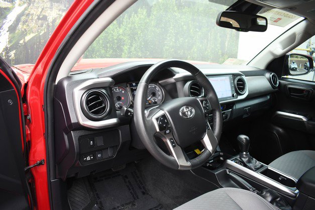 Certified 2023 Toyota Tacoma SR5 AWD/4WD image 14