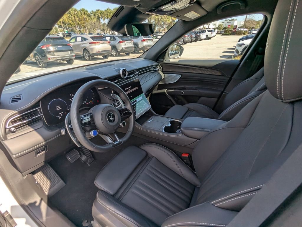 Used 2025 Mercedes-Benz GLB 250 4MATIC image 29