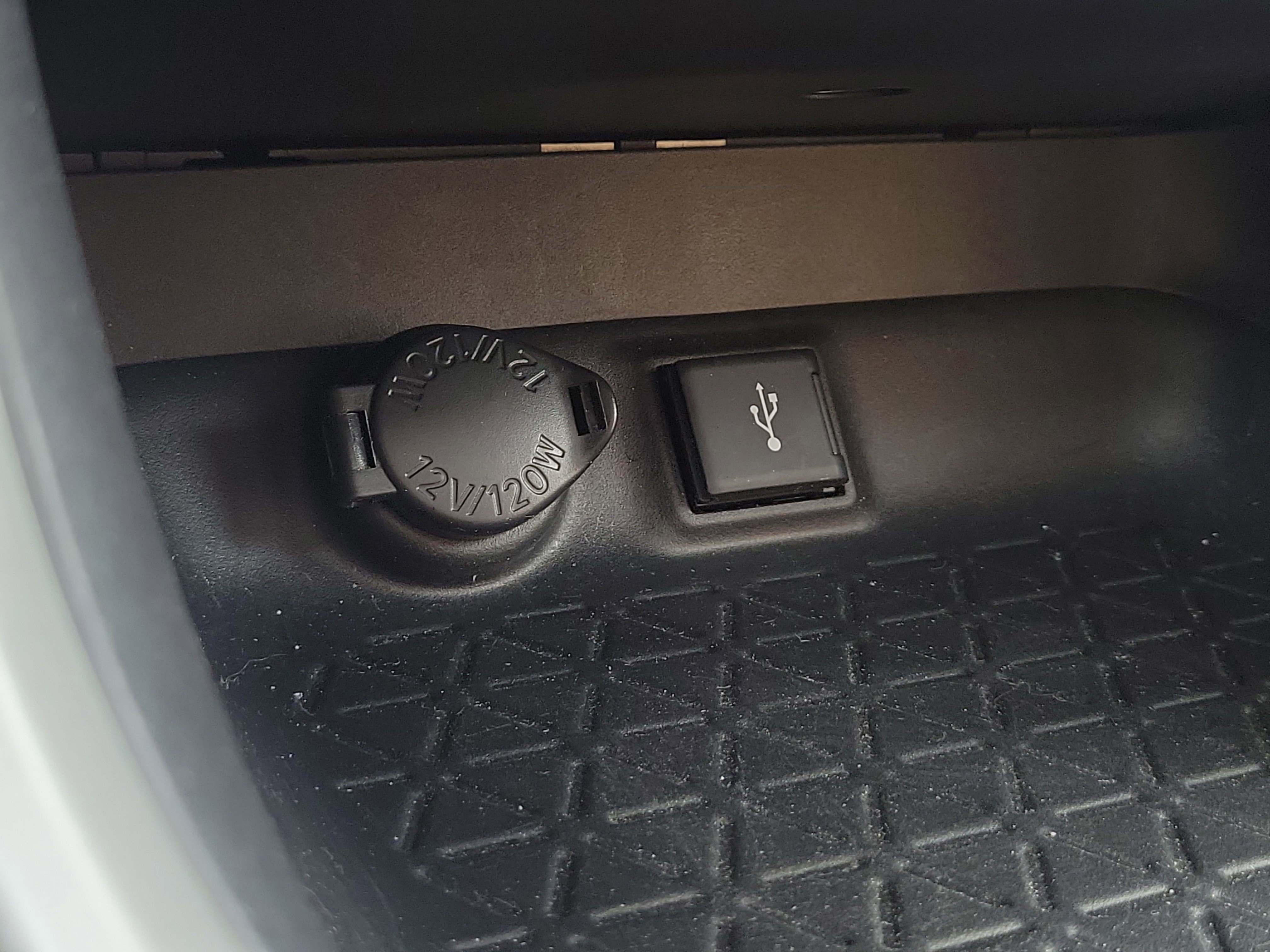 Used 2021 Toyota RAV4 XLE w/ Convenience Package image 34