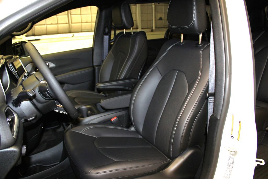 New 2026 Chrysler Voyager LX image 21