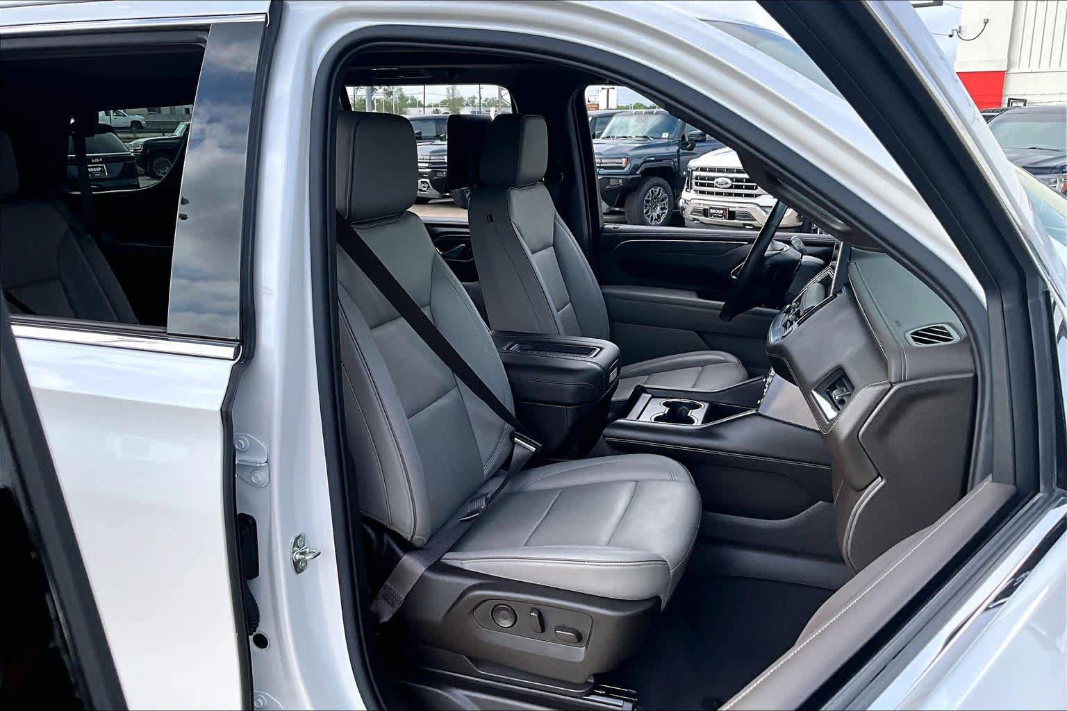Used 2021 GMC Yukon SLT w/ SLT Premium Package image 9