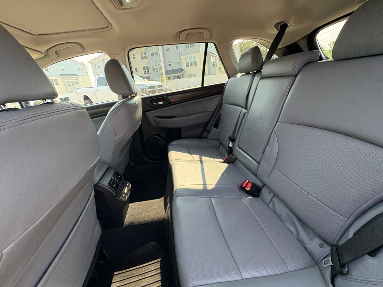 Used 2018 Subaru Outback 3.6R Limited AWD/4WD image 18