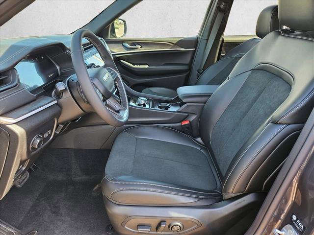 New 2026 Jeep Grand Cherokee Altitude image 4