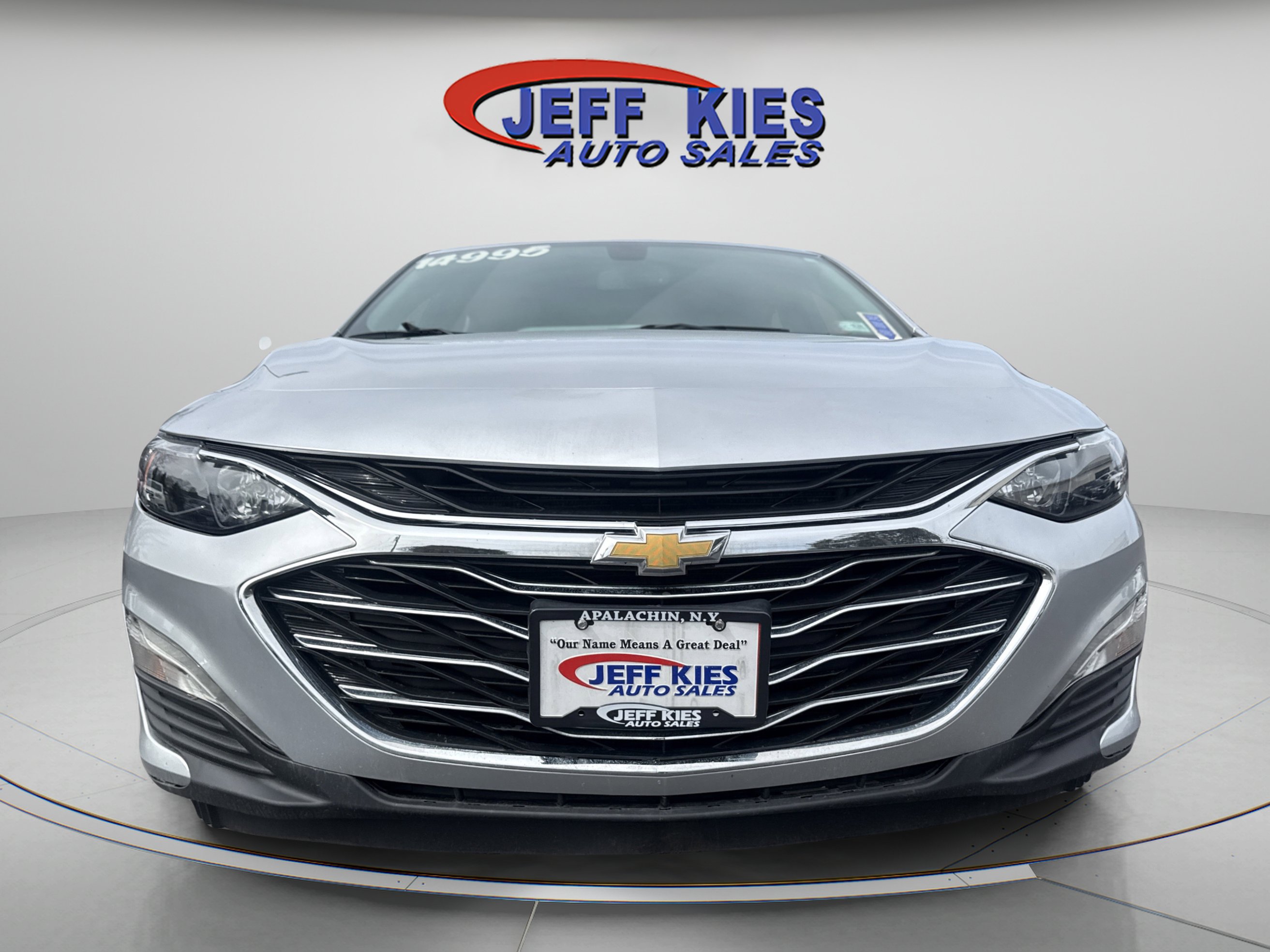 Used 2020 Chevrolet Malibu LT w/ Leather Package FWD image 2