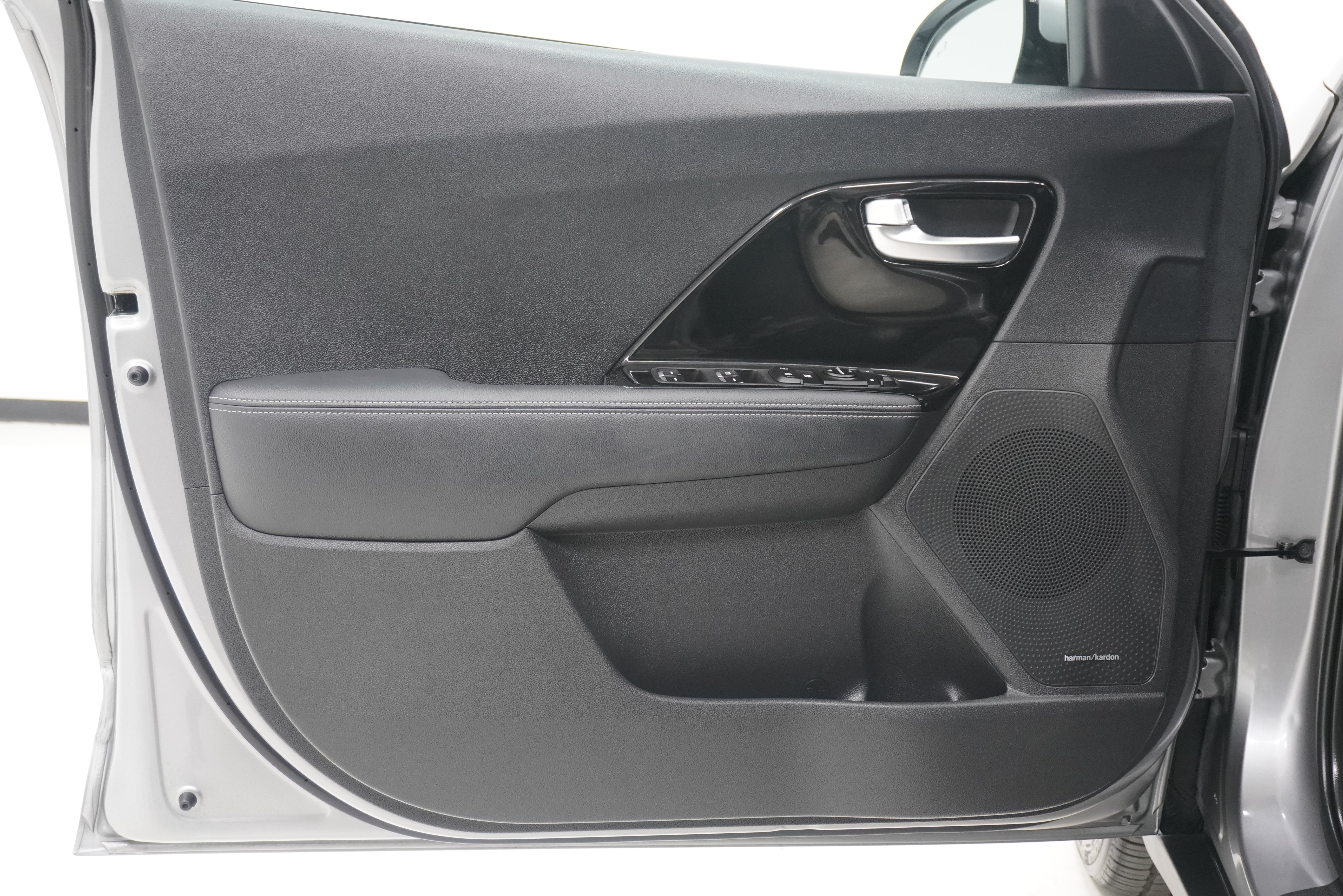Used 2022 Kia Niro Touring Special Edition FWD image 14