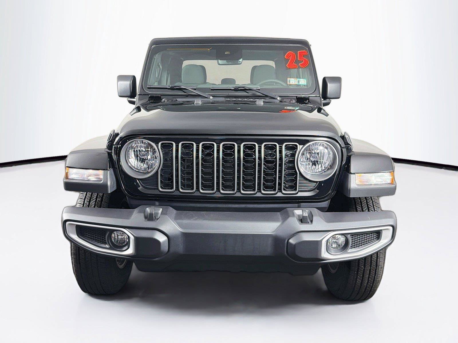 Used 2025 Jeep Gladiator Sport AWD/4WD image 6
