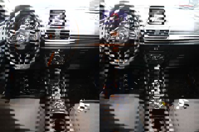 Used 2018 MAZDA MAZDA3 Sport image 2