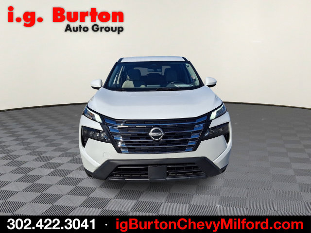 Used 2025 Nissan Rogue SV AWD/4WD image 2