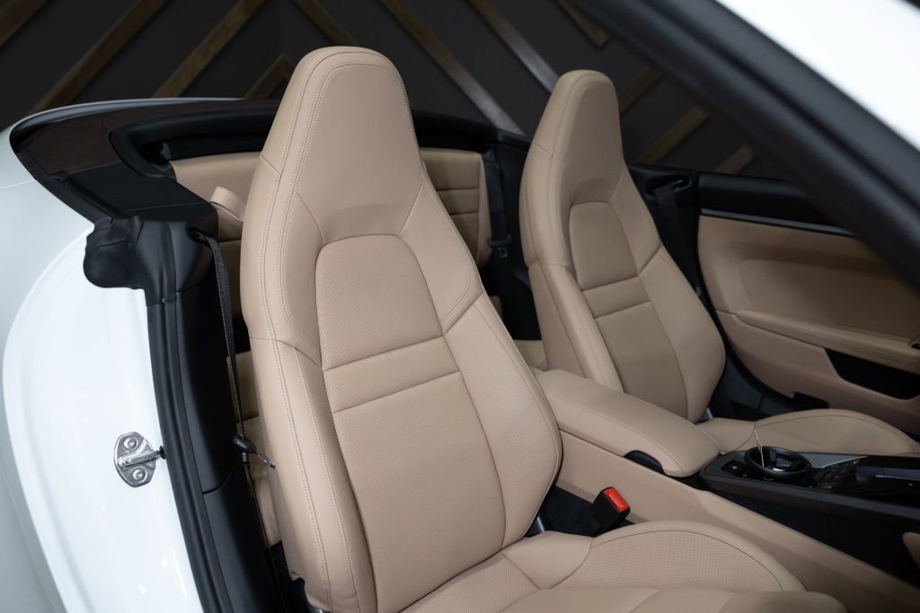 Used 2024 Porsche 911 Carrera image 32