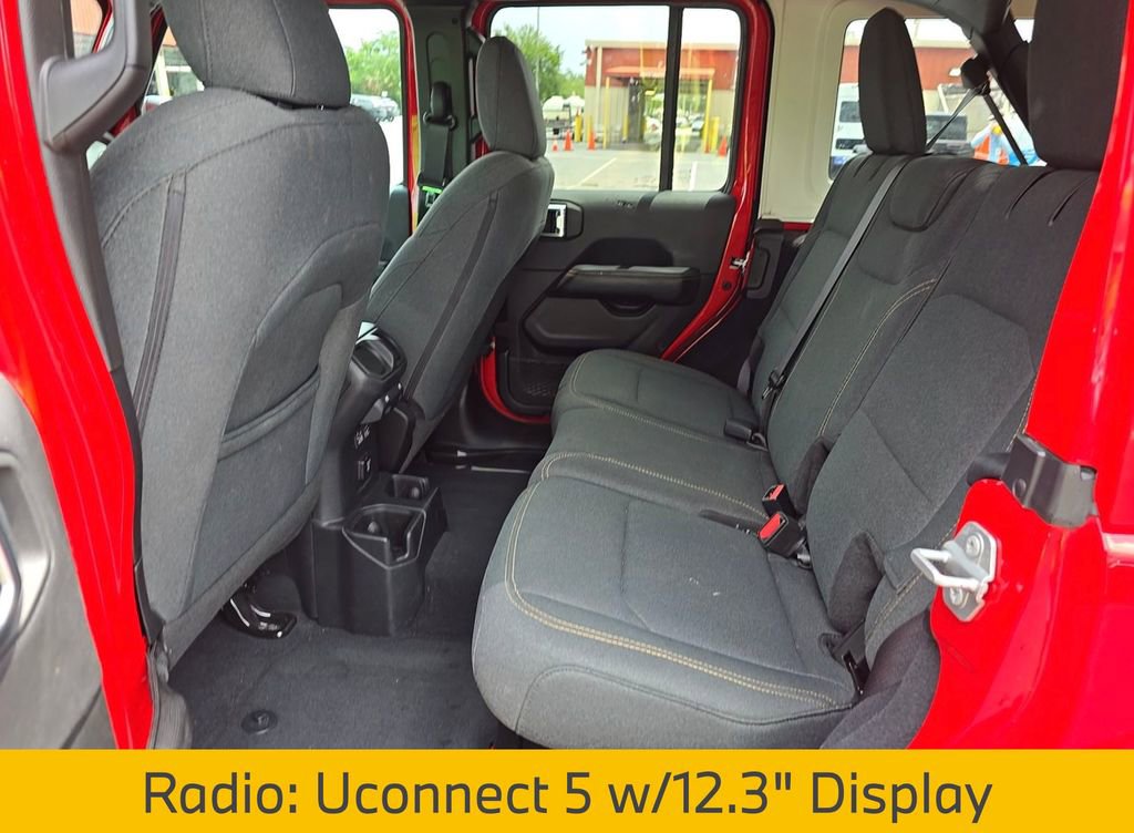 Used 2025 Jeep Wrangler Unlimited Sahara AWD/4WD image 11