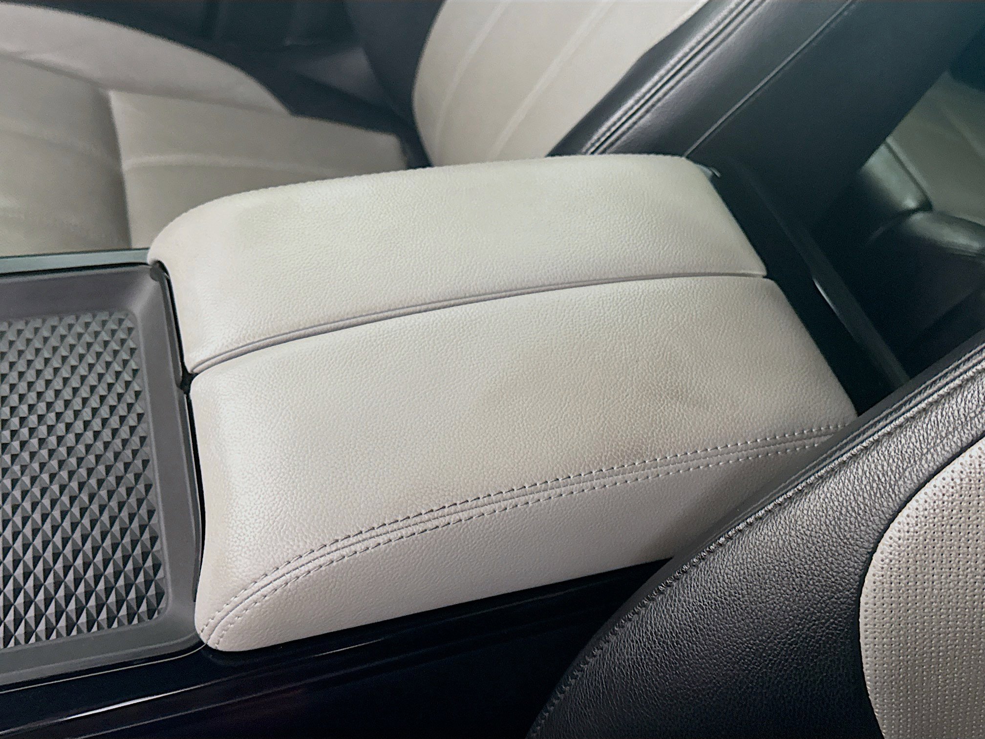 Used 2020 Land Rover Range Rover Evoque R-Dynamic S image 18